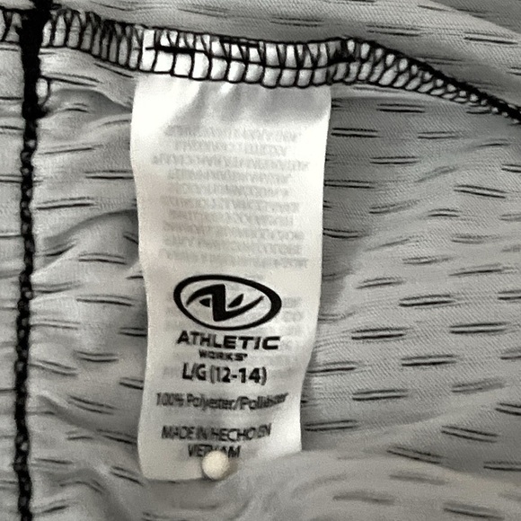 ATHLETIC WORKS Womens running shorts size large - Picture 5 of 5